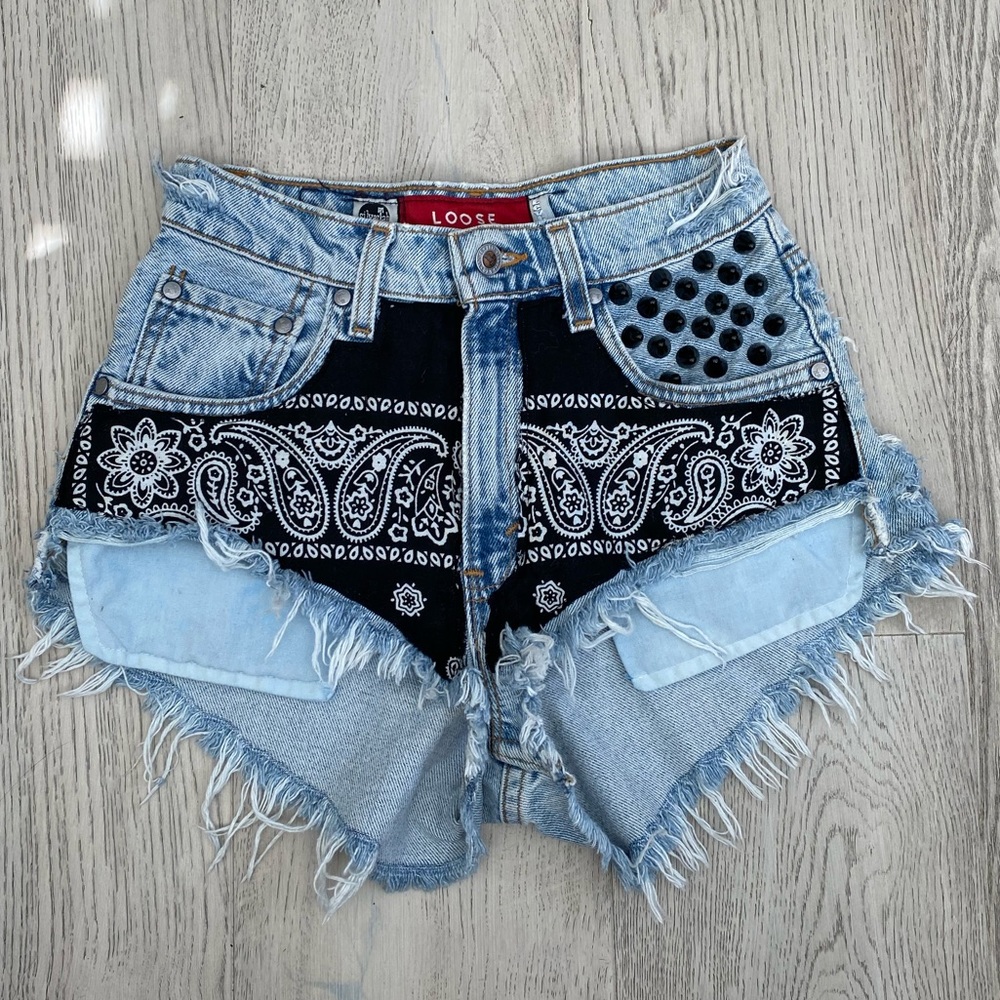 High Waisted Levi’s Distressed Bandana Shorts